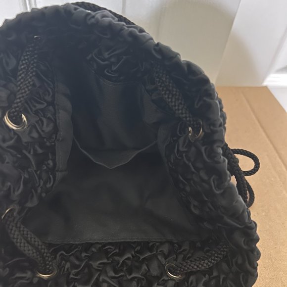 💚 2/$35 NWOT Korea black bucket bag - Picture 7 of 7